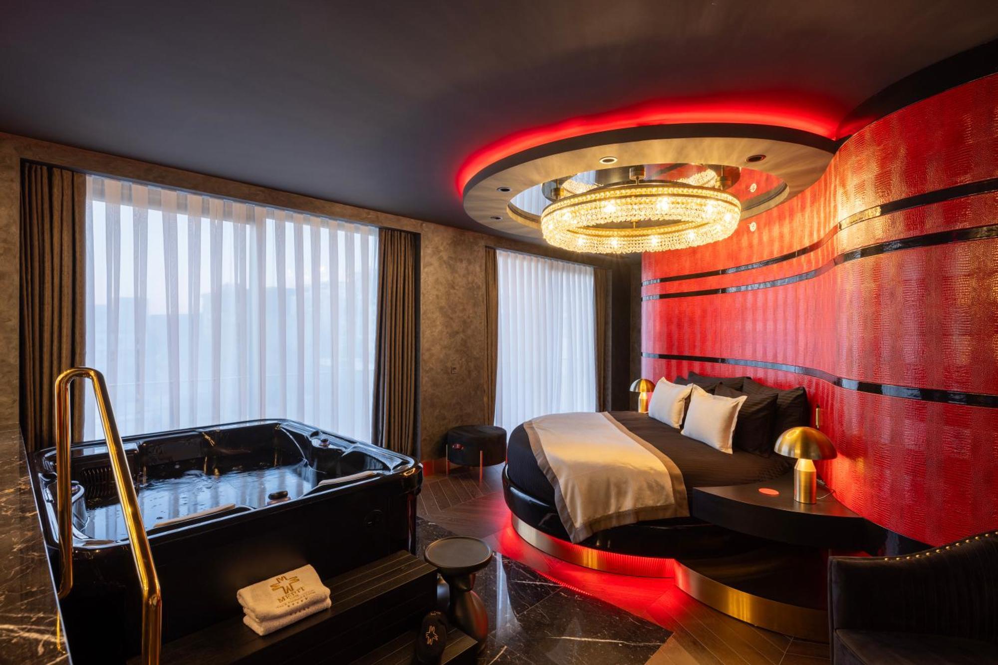 Merit Starlit Hotel & Residences บุดวา ภายนอก รูปภาพ