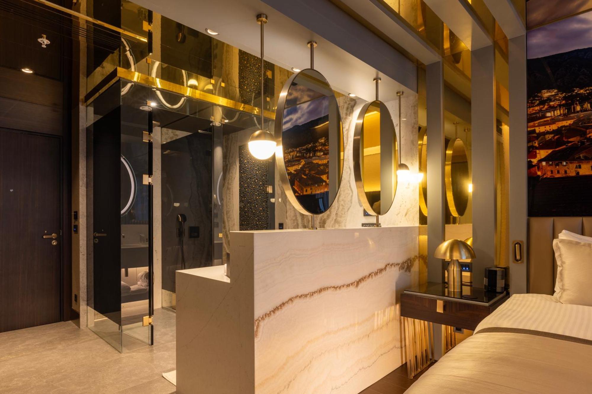 Merit Starlit Hotel & Residences บุดวา ภายนอก รูปภาพ